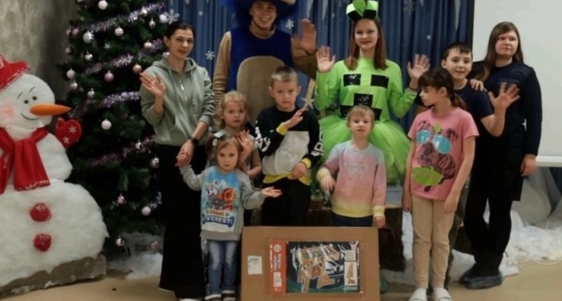 В Сургутском районе детям в Международный день зимних видов спорта подарили лыжи и тюбинги    